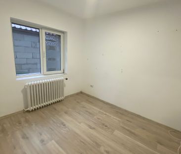 Casa cu 3 camere, decomandate, zona Podu de Piatra - Photo 6