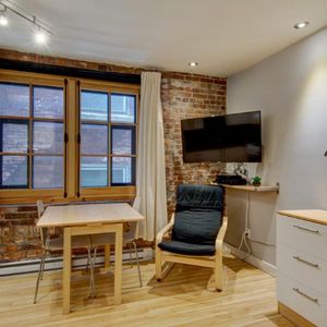 Loft entièrement meublé à louer Vieux-Québec novembre 2025 - Photo 2