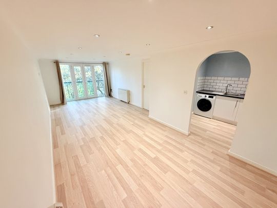 2 Bed Flat, Hill View House, BS15 - Photo 1