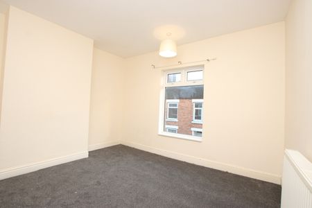 Princes Street, Kettering, Northamptonshire, NN16 - Photo 3