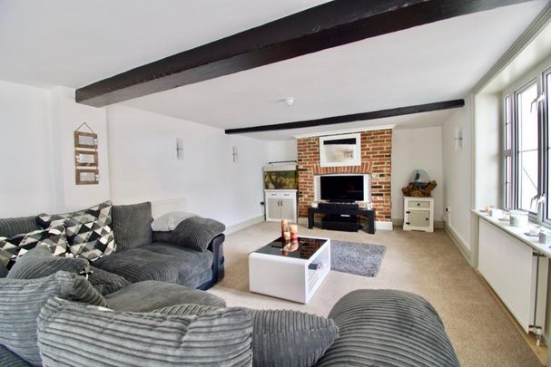 2 bedroom ground floor flat to rent - Photo 1