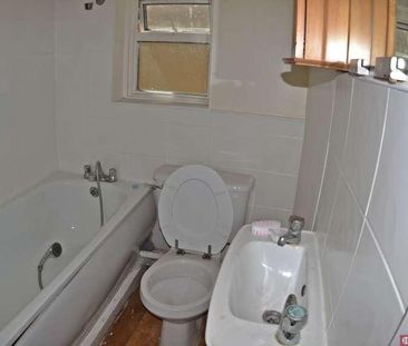 Barking Road, East Ham, E13 - Photo 2