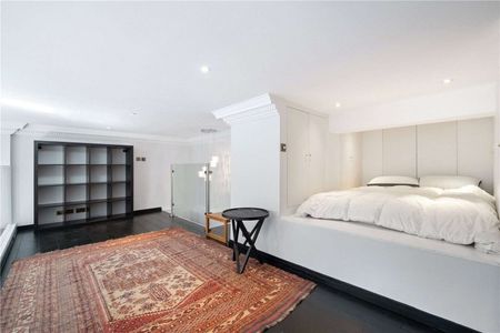 Stunning two bedroom, two bathroom first floor flat overlooking garden square. - Photo 5