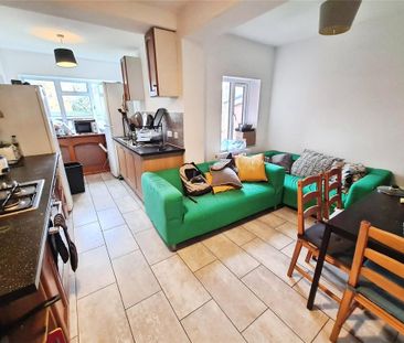 6 bedroom semi-detached house to rent - Photo 2