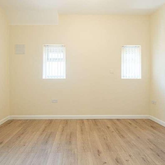 Flat, Selwyn Road, Birmingham, B16 - Photo 1