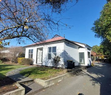 A home full of character - Photo 5