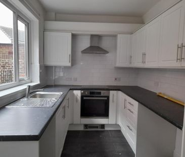 2 bedroom terraced house to rent - Photo 6