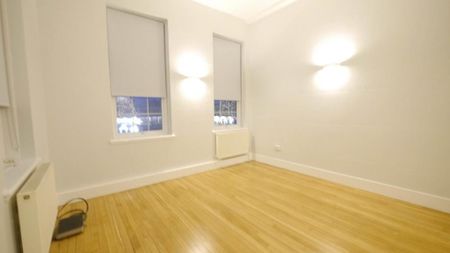 3 bedroom flat to rent - Photo 2