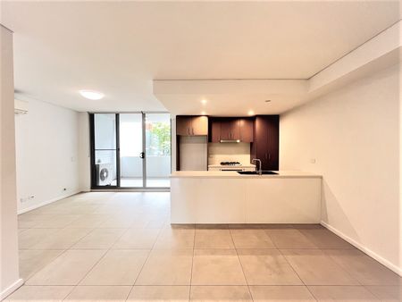 Modern As New 2 Bedroom Apartment for lease! - Photo 2