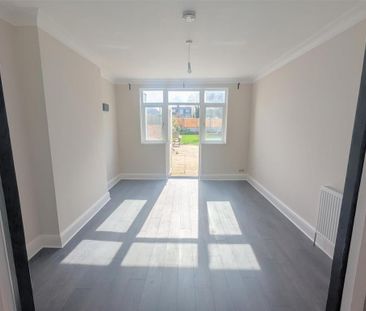 4 bedroom house to rent - Photo 2