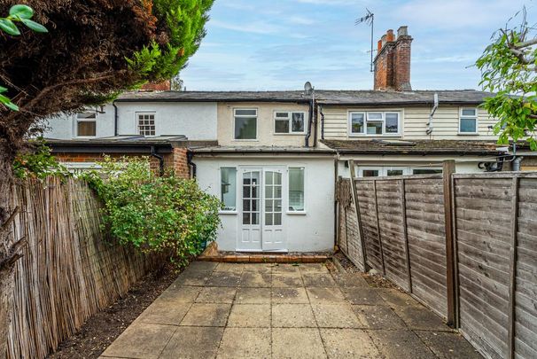2 bedroom cottage to rent - Photo 1