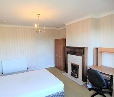 3 bedroom flat to rent - Photo 5