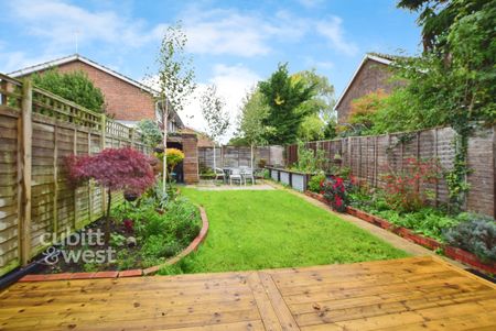 2 bedroom end of terrace house to rent - Photo 5