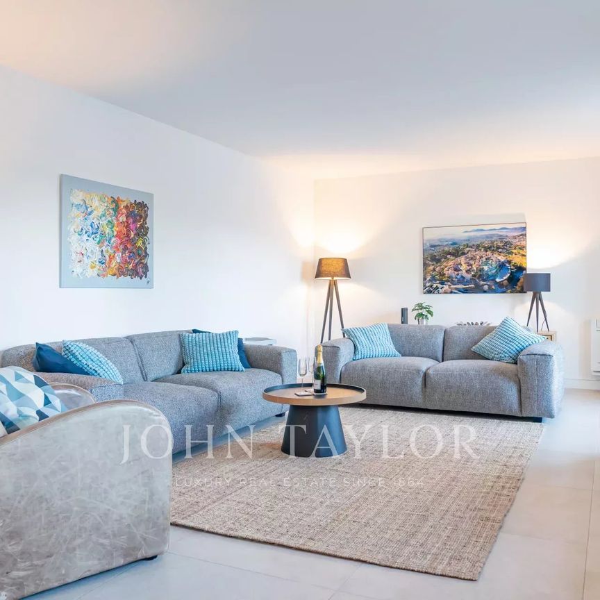 Maison à louer Mougins, Cote d'Azur, France6 500 EUR / Mois - Photo 1