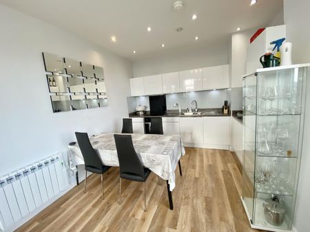 2 bedroom flat to rent - Photo 2