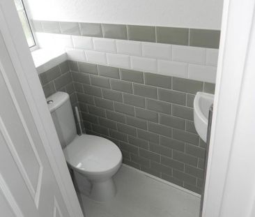 3 bedroom terraced house to rent - Photo 2