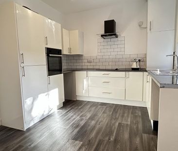 3 bedroom end of terrace house to rent - Photo 4