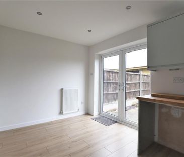 2 bedroom semi-detached house to rent - Photo 6