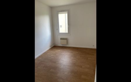 Location Appartement 3 pièces 64 m² Saint-Benoît-du-Sault - Photo 2