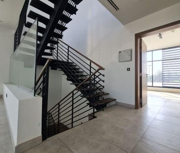 Exquisite 4BR Townhouse | Private Garden | Callnow - Photo 1