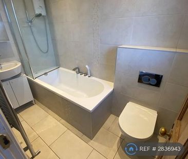 3 bedroom end of terrace house to rent - Photo 4