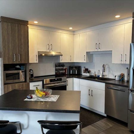 Condo 4 1/2 locatif moderne avec ascenseur - Photo 3