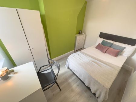 4 bedroom terraced house to rent - Photo 4