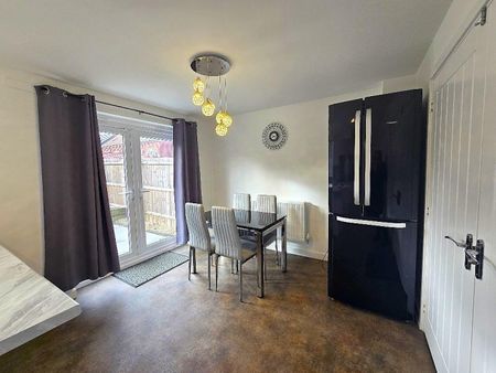 4 Bed Detached house For Rent - Photo 2