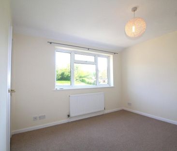 Wentworth Crescent - Photo 3