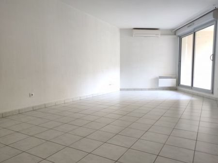 Appartement 4 pièces 93m2 MARSEILLE 3EME 1 235 euros - Photo 4