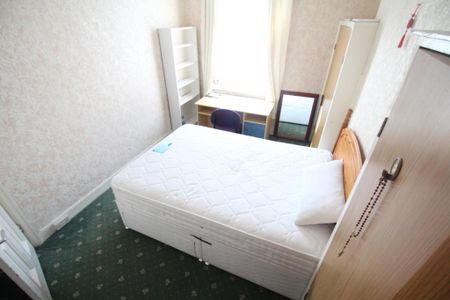 4 bedroom terraced house to rent - Photo 4