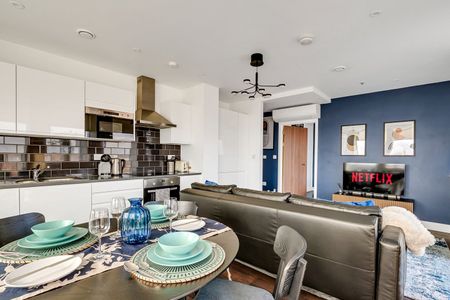 2 Bed Flat, Britannia Point, SW19 - Photo 3