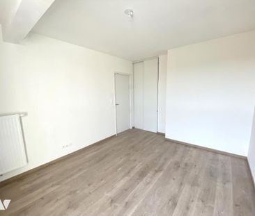 Appartement au 3ème étage, 2 chambres, balcon, place de parking - Photo 3