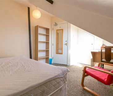 6 bedroom flat to rent - Photo 1