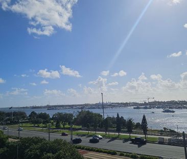 Renovated studio apartment on the Broadwater Southport! - Photo 2