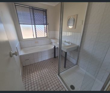 Beautiful 3 Bedroom Family Home in a convenient location!! - Photo 6