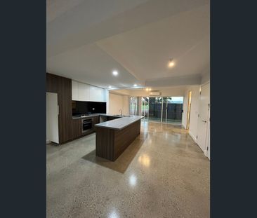 Spacious and Stylish Townhouse in Central Wodonga - Photo 6