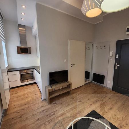 Komfortowe 2 pokoje w centrum z windą i piwnicą. - Photo 2