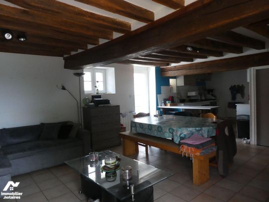 Longère rénovée élevée sur deux niveaux , mitoyenne d'un côté, comprenant de plain-pied : Pi... - Photo 1