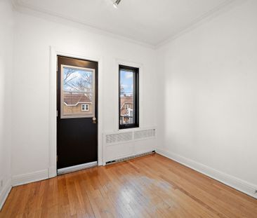 Mercier : Logement de 3 chambres+bureau et cour exclusive offert en... - Photo 2