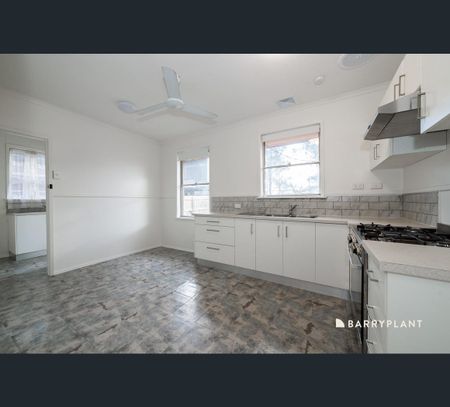 33 Benalla Street, Dallas, Vic 3047 - Photo 2