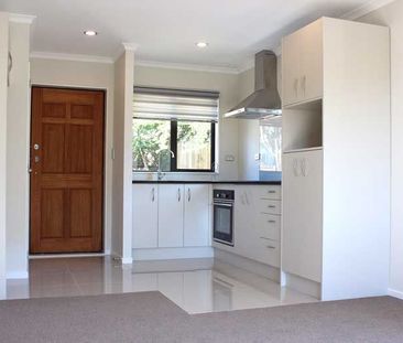 2 Bedroom Unit in Pakuranga - Photo 2