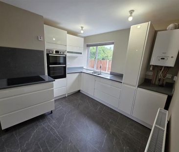 3 bedroom terraced house to rent - Photo 4
