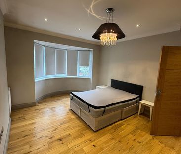 Room in a Shared House, Foster Road, W3 - Photo 1