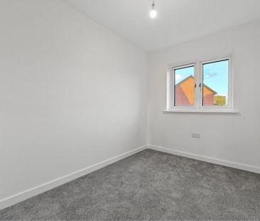 4 bedroom end of terrace house to rent - Photo 2