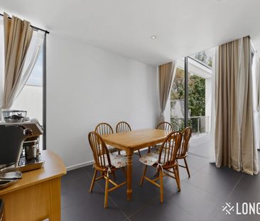 Modern Class, Inner City Ease - Photo 4