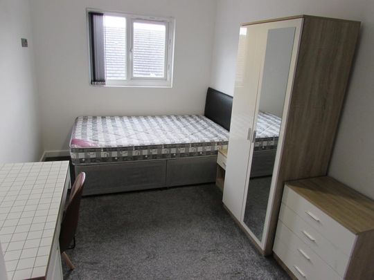 6 bedroom terraced house to rent - Photo 1