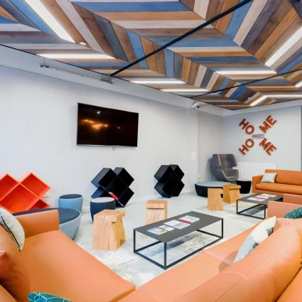 Room in a Two Bed Shared Apartment - Photo 1