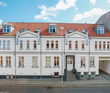 2 værelses lejlighed på 66m2 med terrasse - Foto 1