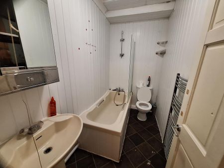 1 bedroom in a house share to rent - Photo 5